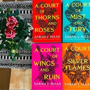 A Court of Thorns and Roses Series Set